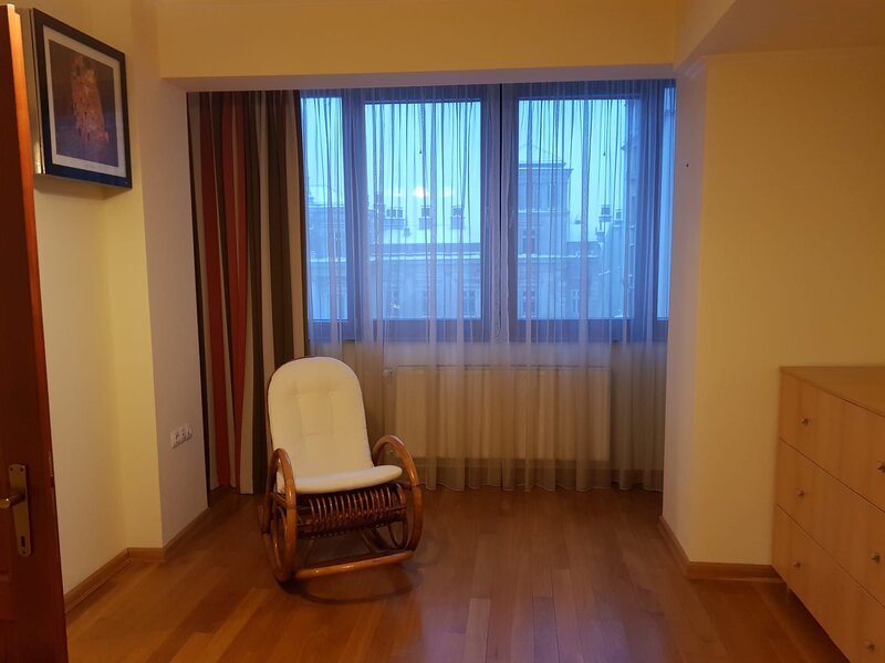 Calea Victoriei, Piata Amzei, ultracentral.