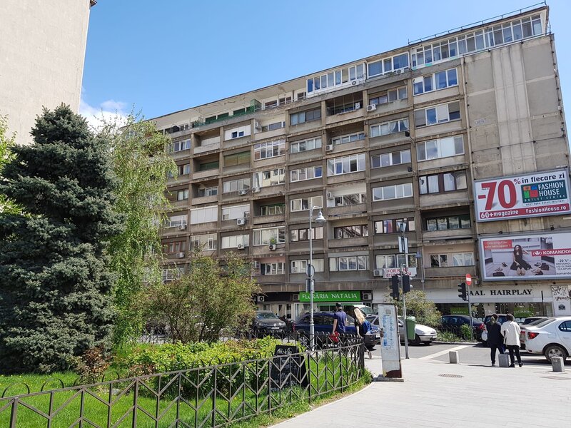 Calea Victoriei, Piata Amzei, ultracentral.